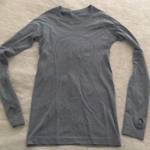 Lulu lemon fitted top size 4